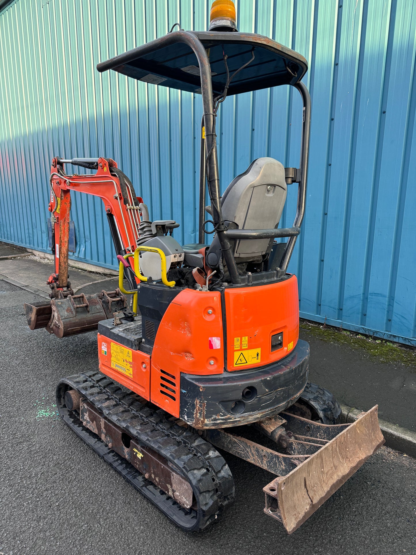 Hitachi ZX19u Mini Digger